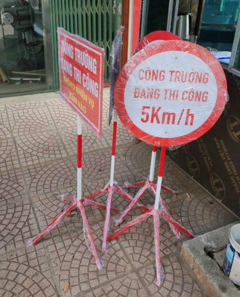 Biển báo thi công