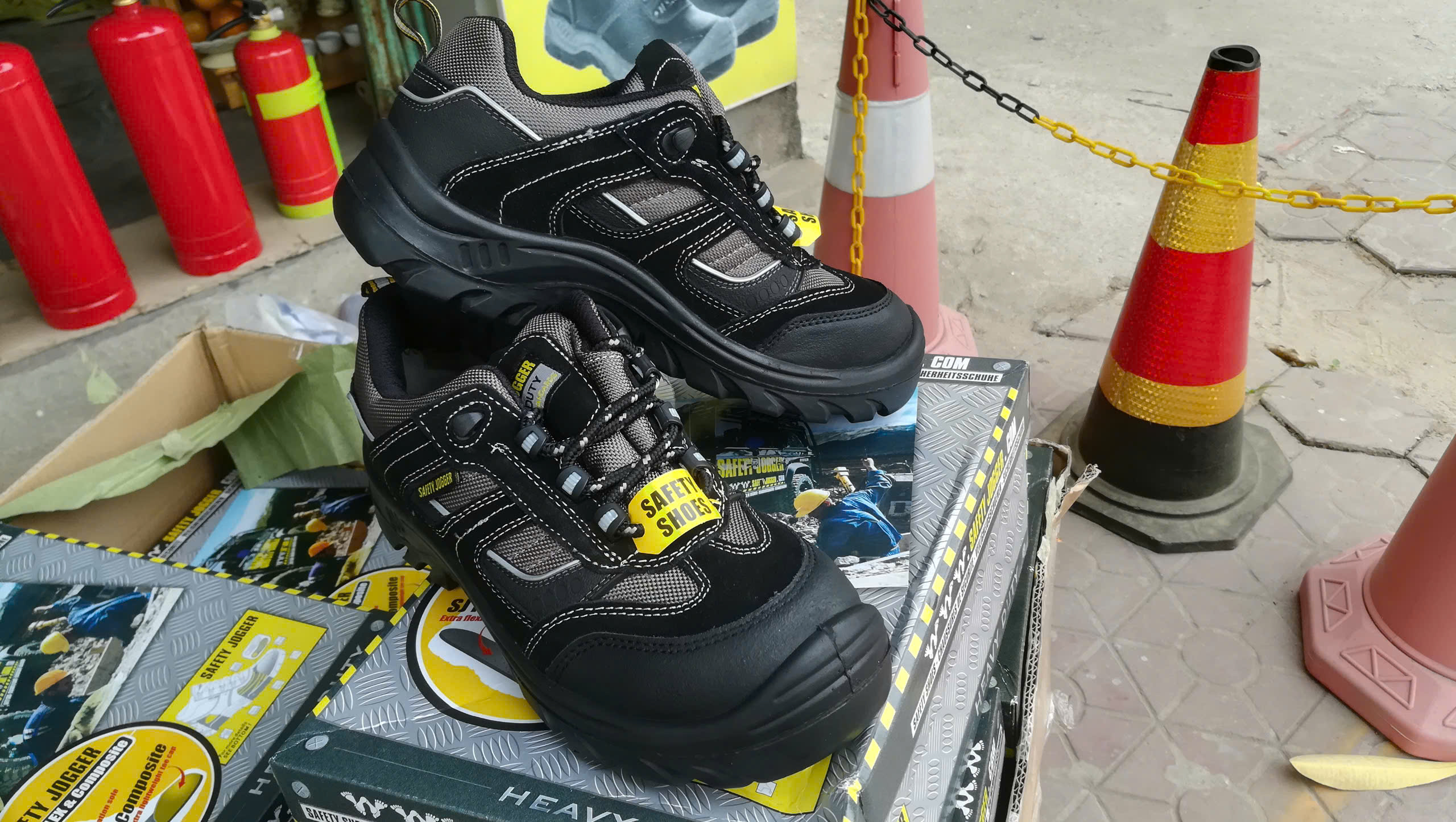 Giày bảo hộ lao động